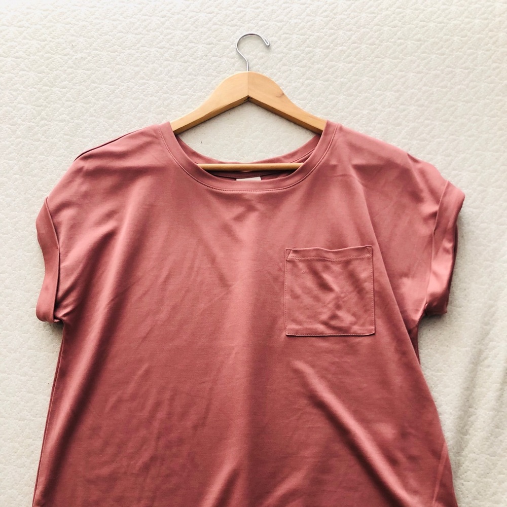 Pink t-shirt.